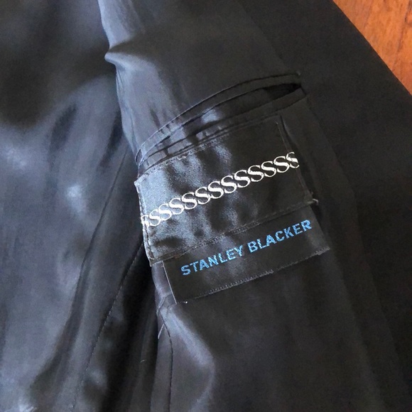 Vintage black women’s tuxedo with Cumberbund - Picture 7 of 13